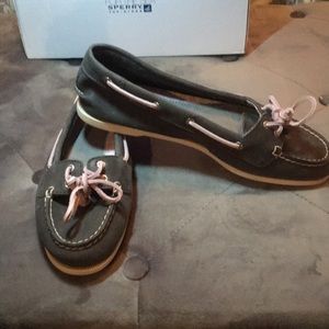 Sperry top spider, grey, pink, woman’s
